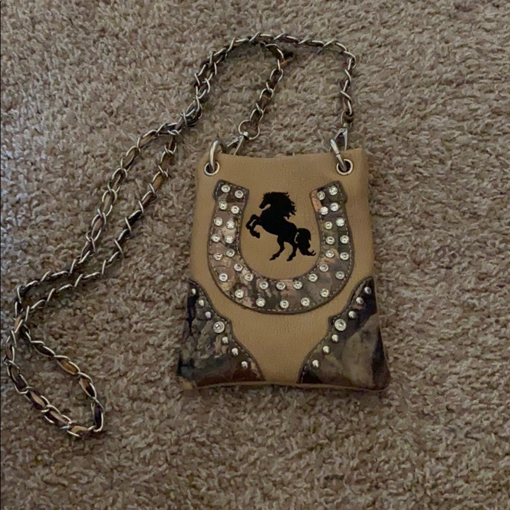 I’m selling a brown purse